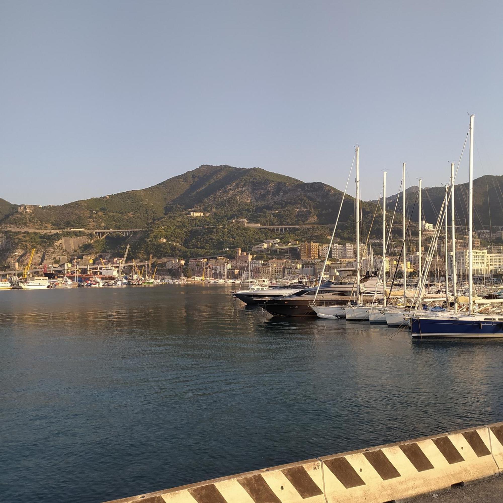 Bed and Breakfast Viatorretta4 Salerno Exterior foto